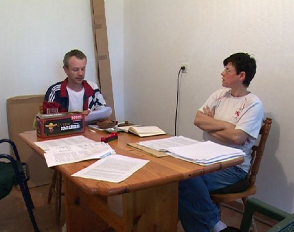 Ko pritišće Kujundžiće?