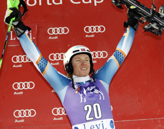 Prvi slalom Kristofersonu!