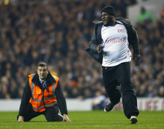 Totenhem - Partizan prekidali ''reklameri''!