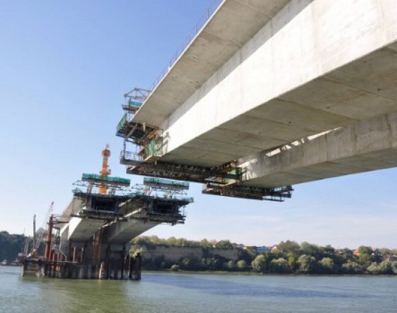 Радник пао са Пупиновог моста