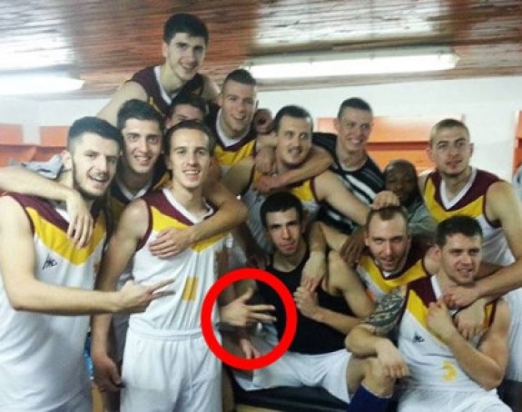 Strašno u BiH: Slavio pobjedu s tri prsta, pa dobio otkaz!