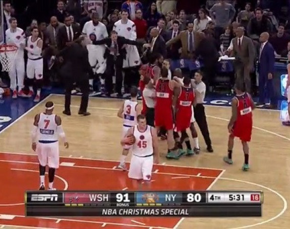 Video - NBA: Tuča Niksa i Vizardsa na Božić!