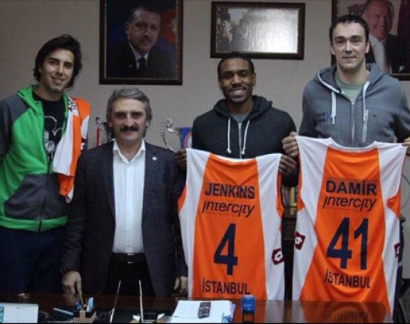 Vujačić i Markota saigrači u Turskoj!