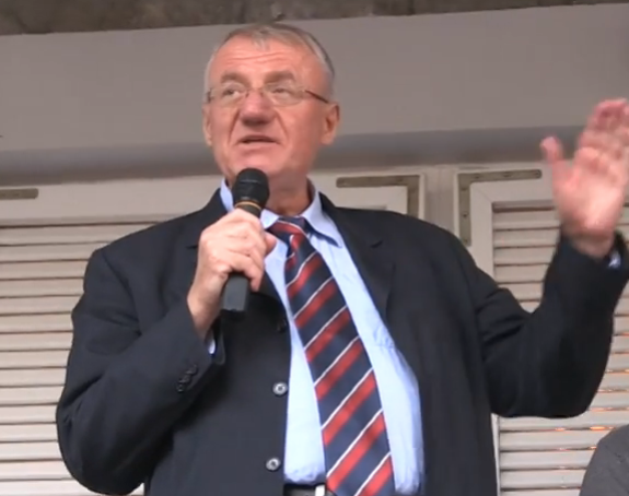 О Шешељевој судбини након операције