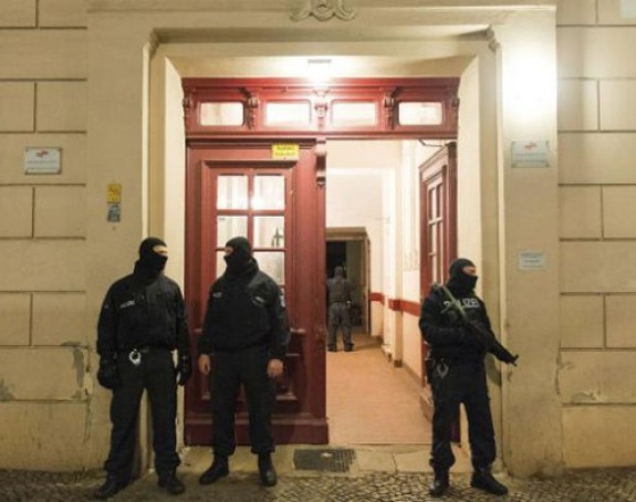 Racije i hapšenja u Berlinu i Parizu