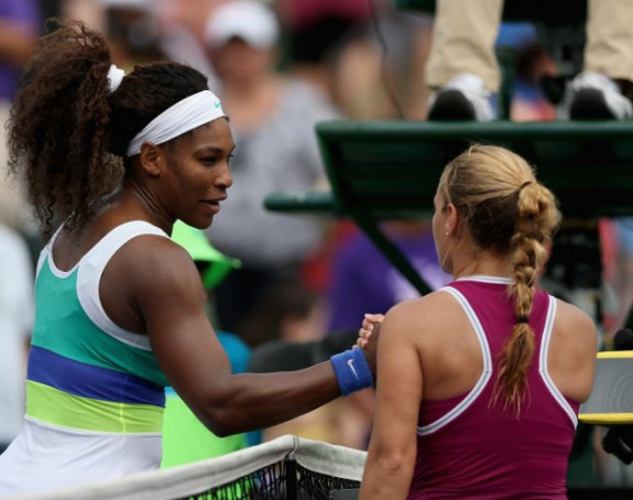 AO: Serena rutinski i silovito do 1/2-finala