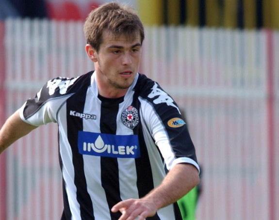 Партизан: Одоше Лазовић и Маринковић!