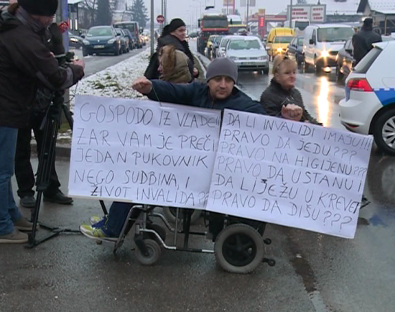 Distrofičari blokirali tranzit