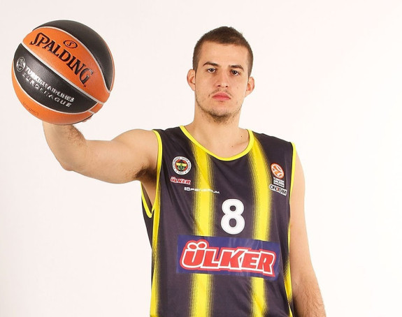 EL, video: Nemanja Bjelcia - najbolja krađa, najbolja ''banana''!