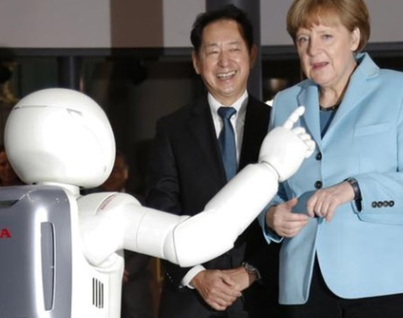 Robot Asimo "iskulirao" Merkel