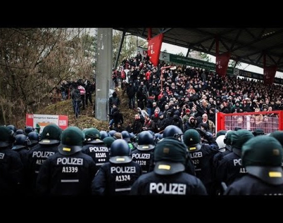Видео: Страшни нереди у Берлину! Ехеј, у Берлину!!!
