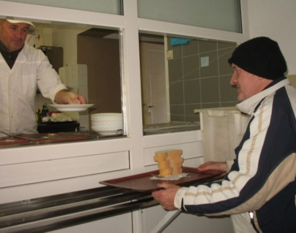 Листа чекања за оброк у јавној кухињи