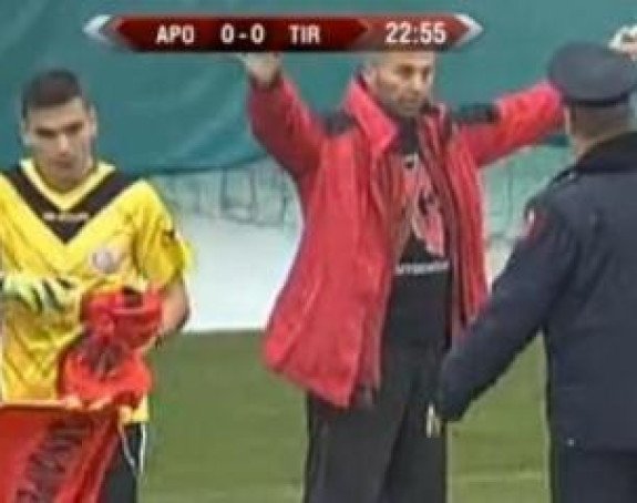 Video: Srpski golman oteo ''navijaču'' zastavu Velike Albanije!