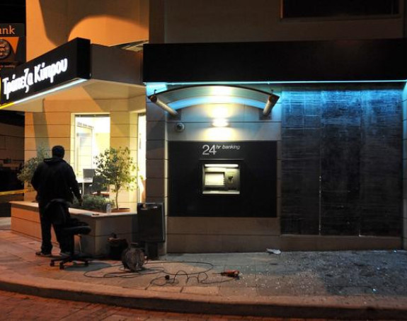 Grci u panici, masovni juriš na bankomate
