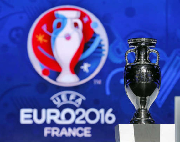 Komentar: E, moji Srbi! Nigdje vas nema!