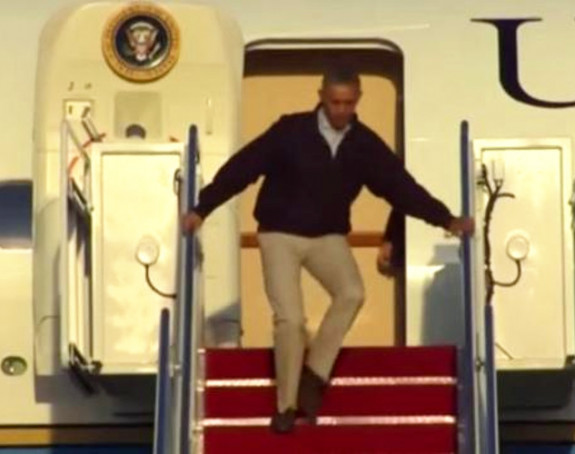 Predsjednik Obama umalo ispao iz aviona
