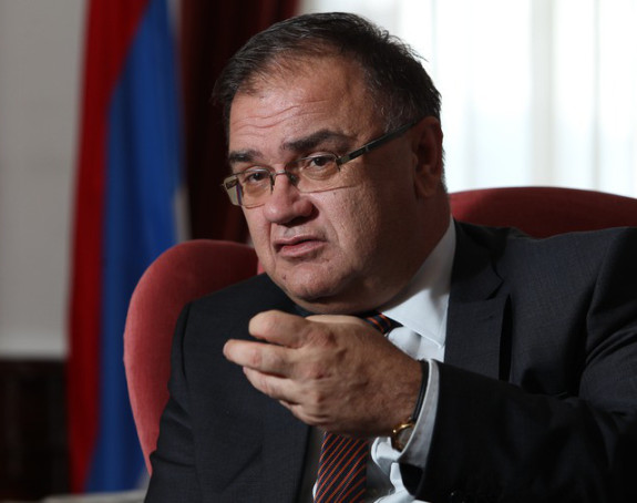 Ivanić: "Predsjednik i premijerka skreću pažnju sa lopovluka"