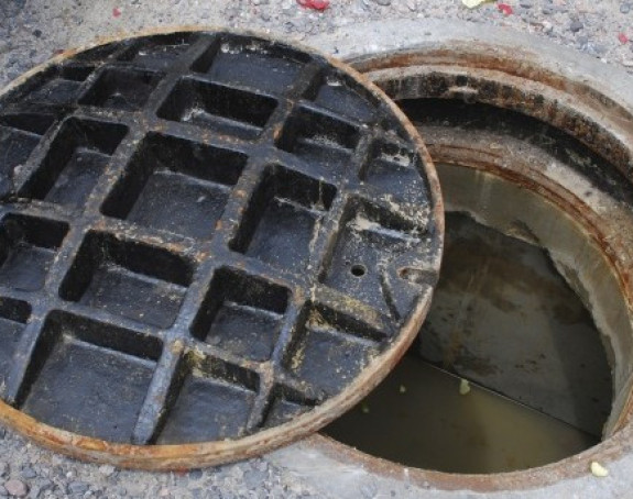 Osamnaestomjesečna beba se utopila u šahtu