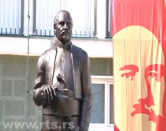 Otkriven spomenik Milošu Obrenoviću