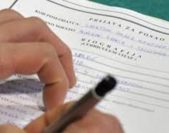 Za posao i dalje potrebna gomila papira