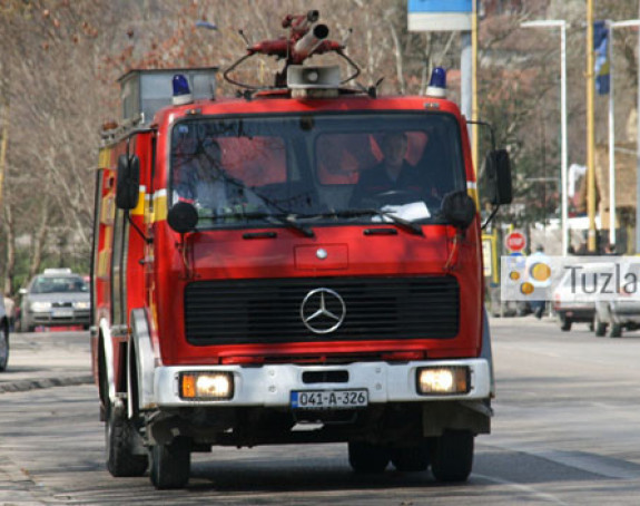 Požar u Tuzli: Gorjela tri automobila