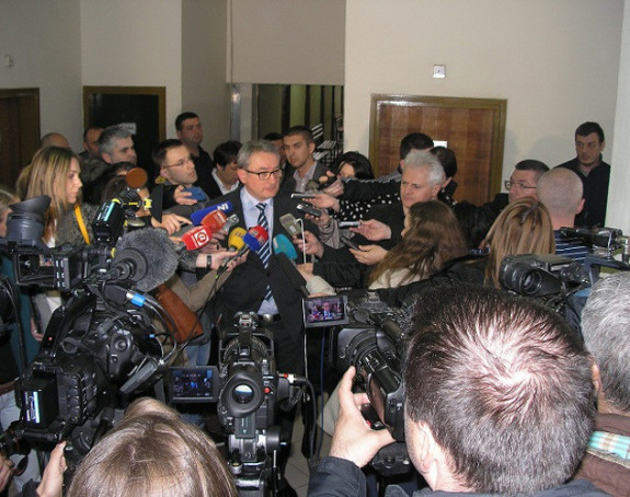 Додиков адвокат јуче "болестан" а данас здрав!?