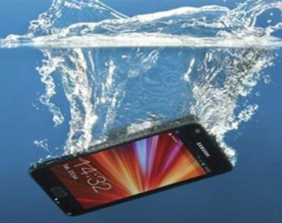 Шта ако вам телефон упадне у воду?