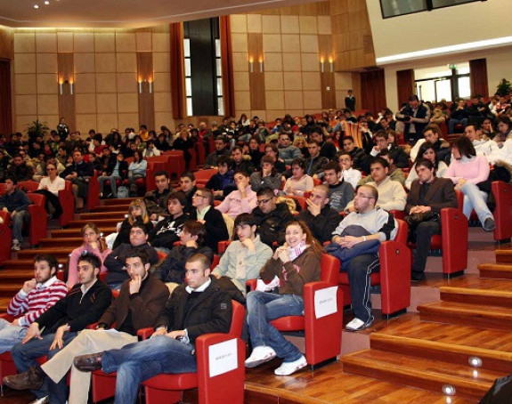 Savjet mladih PDP-a traži stipendije
