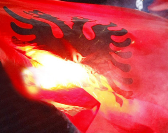 Frka u Baru, zapaljena albanska zastava!