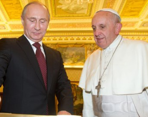 Путин и папа Фрања размијенили поклоне