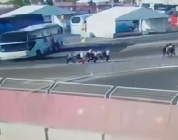 Video: Uhapšen vozač autobusa koji je udario sportistkinje u Bakuu!