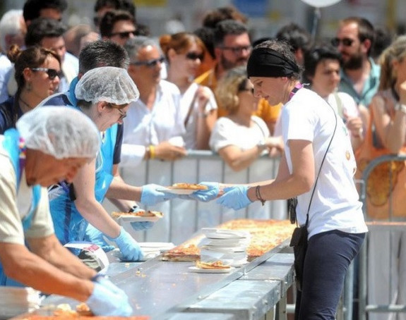 Rekord: Italijani ispekli kilometar i po pice