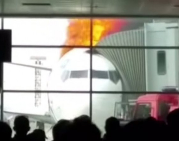 Avion se zapalio pred ukrcavanje putnika