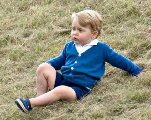 Принц Џорџ распродао "најружније ципеле на свијету”