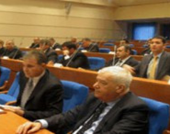 Народна скупштина РС данас о апсолвираним тачкама, па посебна сједница