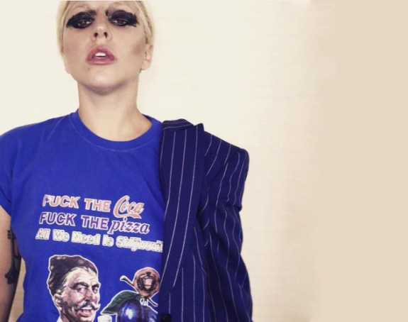 Lejdi Gaga se hvali majicom iz Srbije