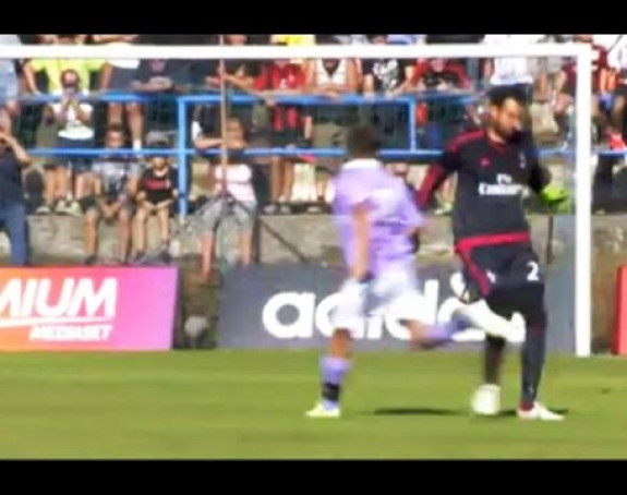 Video: A ovako brani......golman Milana!