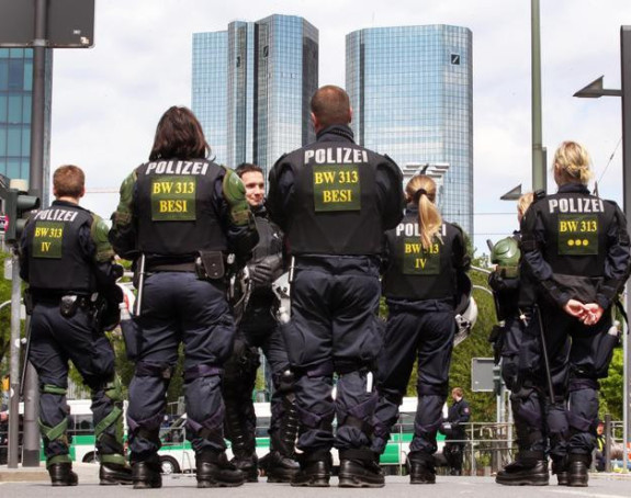 Troje povrijeđenih u sukobu demonstranata