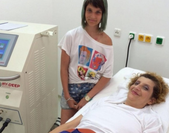 Isidora Bjelica srećna uz porodicu