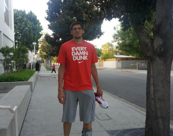 Bobiju odmah stavljena "čizma" na nogu!