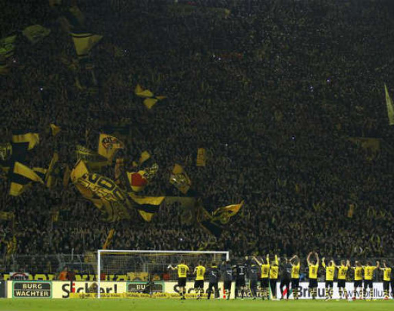 Poruka iz Dortmunda: Pusti internet, gledaj fudbal!