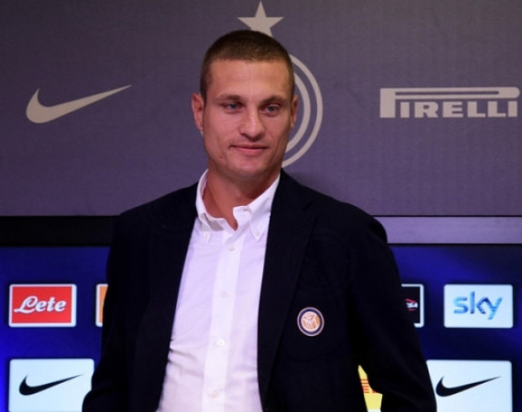 Vidić operisan, pauza do Nove godine!
