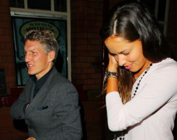 Ana i Švajnštajger bježali od paparaca