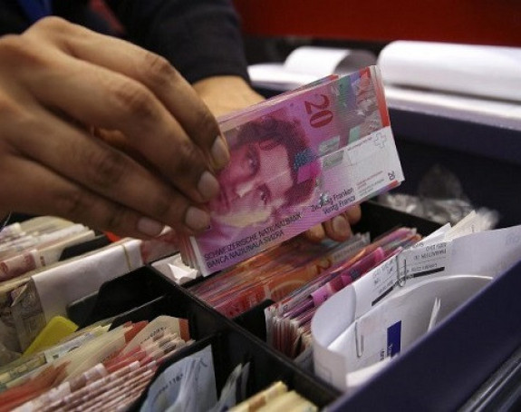 Швајцарска мора рушити франак, рате ће падати