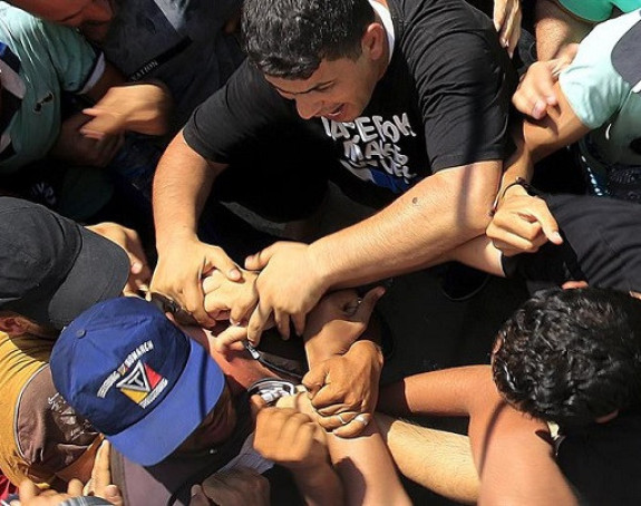 Tuča izgladnjelih migranata u Grčkoj