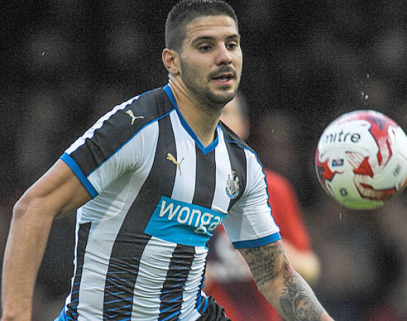 Митре, концентриши се! На голове, а не на картоне!