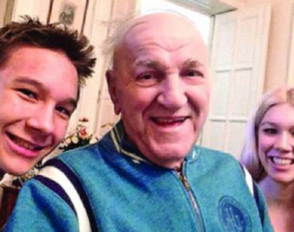 Bata objavio dosad neviđene fotografije