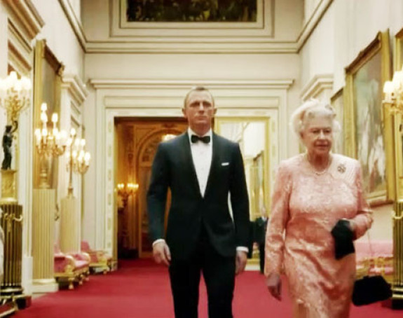 Kraljica Elizabeta II na premijeri novog filma o agentu 007