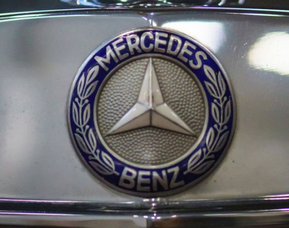 Direktor "Mercedesa" poslije pada preminuo