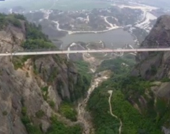 Otvoren najduži stakleni most 
